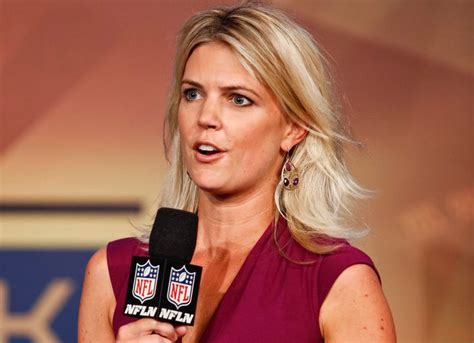 Nfl Reporter Melissa Stark Hit In Head By Football Makes Epic Comeback