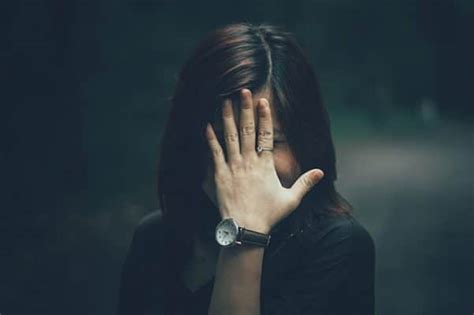 No matter what the situation is like, you can count on her being there with. 6 Signs She Secretly Loves You But is Afraid To Admit ...