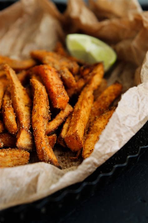 Frites de patate douce et crémeux davocat vegan sans gluten