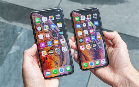 Apple's new iphone xs and iphone xs max are the biggest, most expensive iphones ever made but what are their differences and should you upgrade, or not? L'iPhone XS, l'iPhone XS Max et l'Apple Watch Series 4 ...