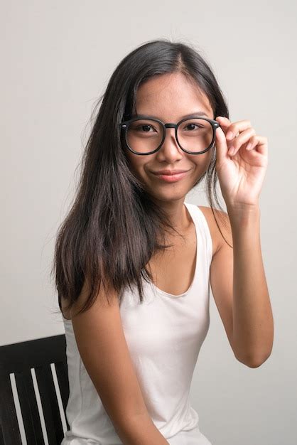 Premium Photo Young Beautiful Asian Teenage Girl Sitting And Wearing