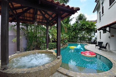 A comfortable and spacious bungalow that can accommodate more than 20 people! Homestay Best Di Penang Dengan Kolam Renang Persendirian ...