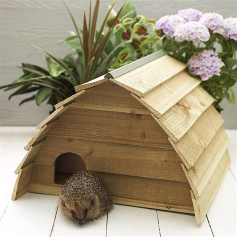 Wooden Hedgehog House By Wudwerx Notonthehighstree Igel Im