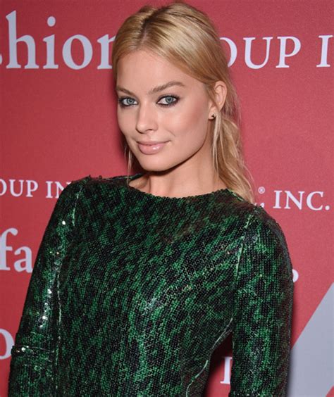 Margot Robbie Goes Back To Blonde Like The Look