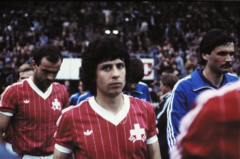 Kurz vor seiner abreise bricht er mit dem blick. Lucien Favre, the path of the Swiss miracle man at the ...