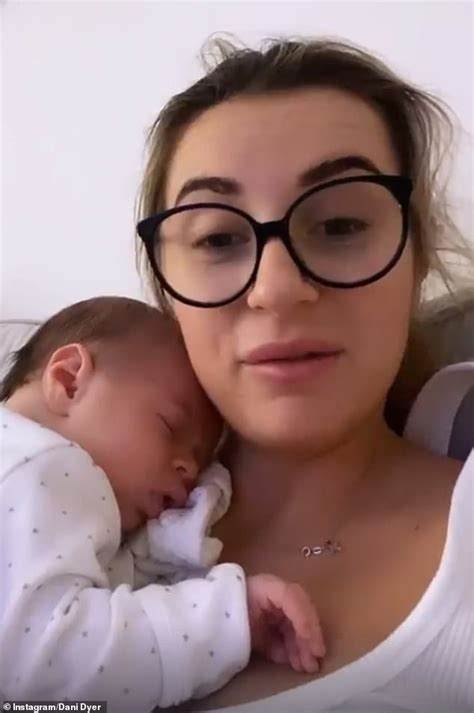 Dani Dyer Says Baby Santiago Hasn T Been Sleeping And Won T Leave Her