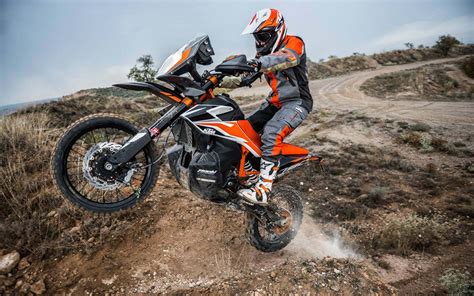 The rear shock is also a wp apex unit, with progressive damping instead of a linkage. The KTM 790 Adventure R Prototype in Action - Asphalt & Rubber