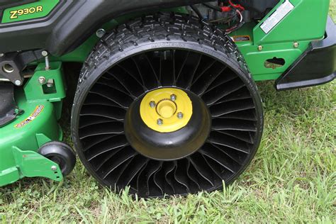 Michelin To Provide Airless Radial Tire For John Deere Ztrak™ 900