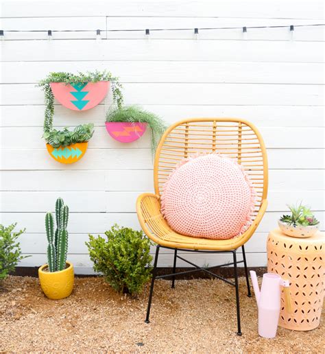 Diy Colorful Outdoor Wall Planters A Kailo Chic Life