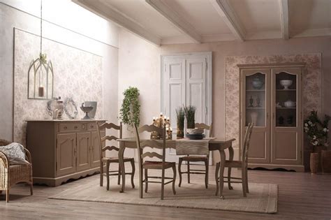 Nello stile provenzale anche i tessuti che decorano la casa rispecchiano un gusto semplice e rustico. L'appartamento al piano di sotto...: Shabby chic, country ...