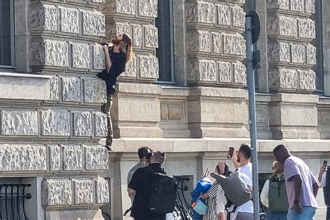 Jared Leto Scales Wall Of Berlin Hotel Without A Harness