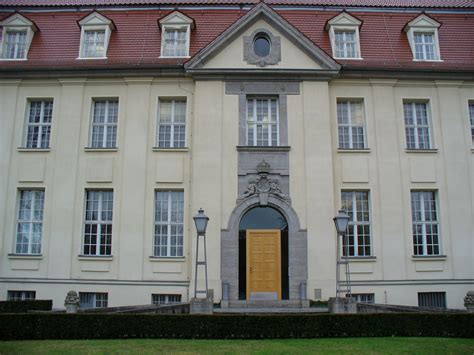Seit mai 2016 lockt die dauerausstellung „erlebnis europa besucher ins europäische haus in berlin. ESCP Europe Europäische Wirtschaftshochschule - Campus ...