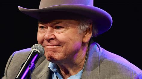 Country Musician Roy Clark Of Hee Haw Fame Dead At 85 Fox13