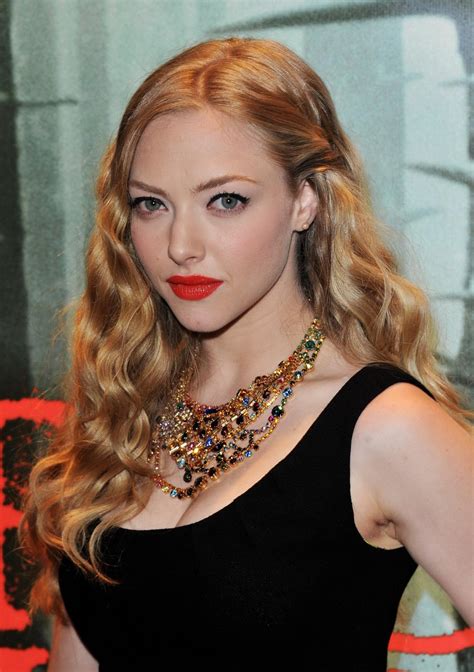 amanda seyfried leggy wearing little black dress at the red riding hood screen porn pictures