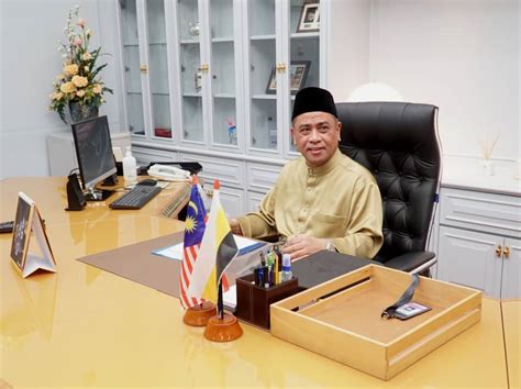 No k/p atau no daftar syarikat. Pelantikan Exco dari Pas bergantung perkenan Sultan Perak ...