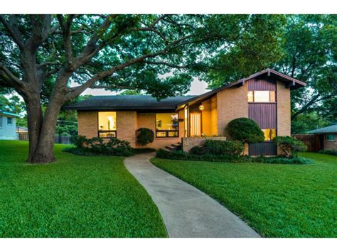 I'm definitely not keeping the yellow. Friday Four Hundred: Renovated Split-Level in Lochwood Has ...