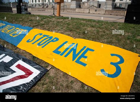 A thousand water protectors hi-res stock photography and images - Alamy