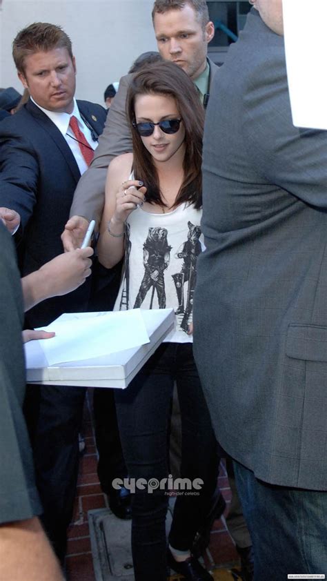 Kristen Arriving At The Hard Rock Hotel In San Diego July 23 2011 Kristen Stewart Photo