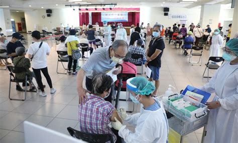 Lợi ích của vắc xin astrazeneca lớn hơn nguy cơ không rõ ràng rất nhiều. Trong 3 ngày, 27 người tử vong sau khi tiêm vắc xin ...