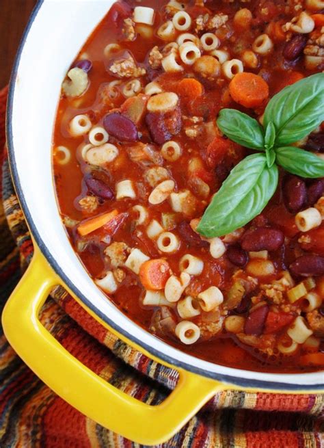 This italian style soup is loaded with hearty ground beef, fresh vegetables, creamy beans, tender pasta and delicious herbs all in a rich and savory broth. Cook AZ I Do | Copycat Olive Garden Pasta e Fagioli Soup ...
