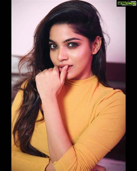 Actress Divya Bharathi Hd Photos And Wallpapers October 2021 Gethu Cinema