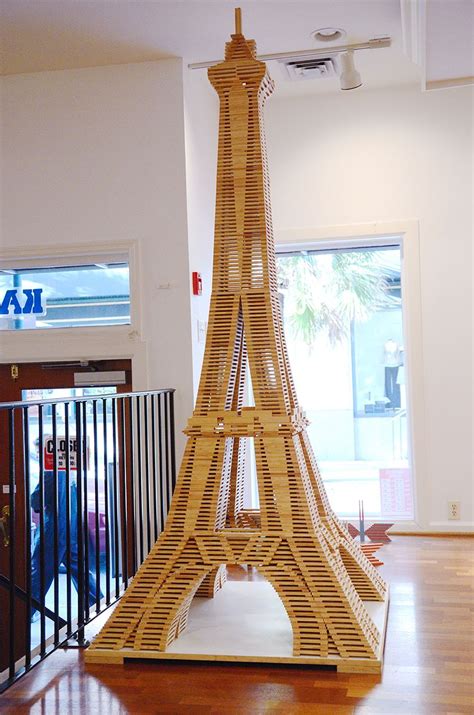 Der eiffelturm gilt als das typische wahrzeichen für paris, obgleich der turm während seiner bauzeit von den meisten parisern abgelehnt wurde. eiffel+tower.jpg (816×1232) (mit Bildern) | Projekte ...
