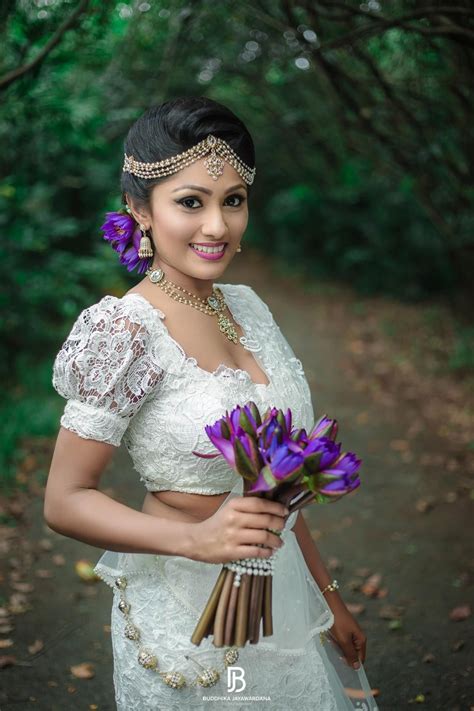 Modern Kandyan Bride Bride Jewellery Bridle Saree Wedding Saree