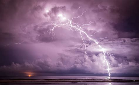 Picture Of The Day Long Exposure Lightning Strike Twistedsifter