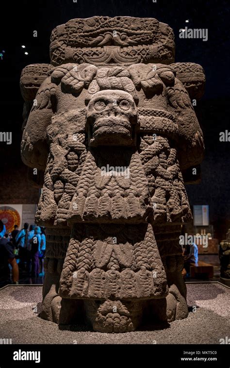 Habitaci N Aztecas Estatua De Coatlicue Diosa Azteca El Museo