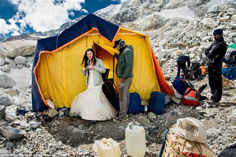 California Couple Tie The Knot On Mount Everest Daily Mail Online