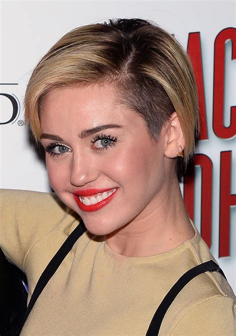 Miley cyrus… a popular name for a 90's kids. Miley Cyrus Grows Out Her Pixie Haircut | StyleCaster