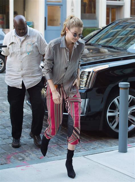 gigi hadid arriving back at her apartment in new york
