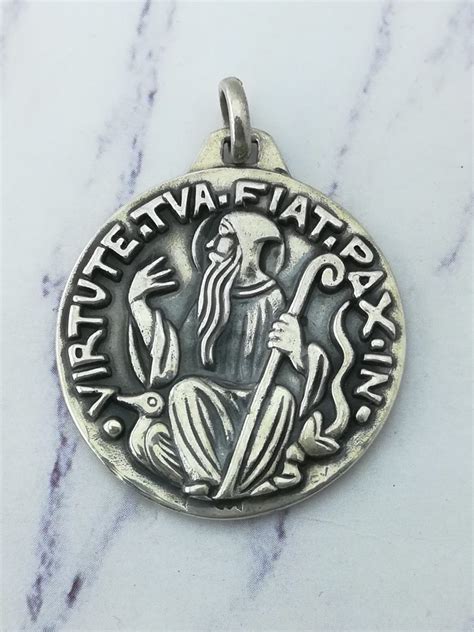 Medalla Grande De San Benito En Plata 950. - $ 59.990 en Mercado Libre