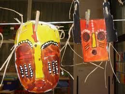 Joli masque africain décoratif à poser sur un meuble de la chambre, du séjour ou de l'entrée. Résultat de recherche d'images pour "déguisement ...