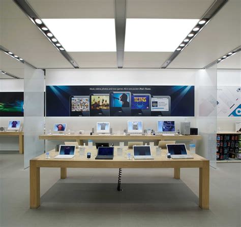 See Microsofts New Flagship Store Compared To An Apple Store Time