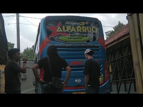 Nekad bus alfarruq mr gaplek terjang banjir. MR GAPLEK ALFARRUQ SELAMATAN BUS BARU NGAJAK ANAK YATIM JALAN2 - YouTube