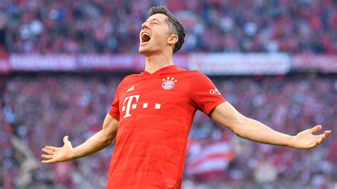 Latest on bayern munich forward robert lewandowski including news, stats, videos, highlights and more on espn. Lewandowski makes Bundesliga history with nine-game ...