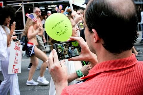Revellers March During Go Topless Pride Foto De Stock De Contenido