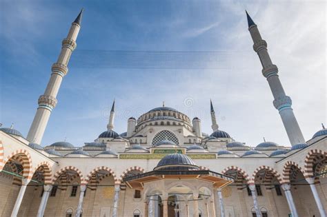 Camlica Mosque In Istanbul Turkey The Largest Mosque In Turkiye