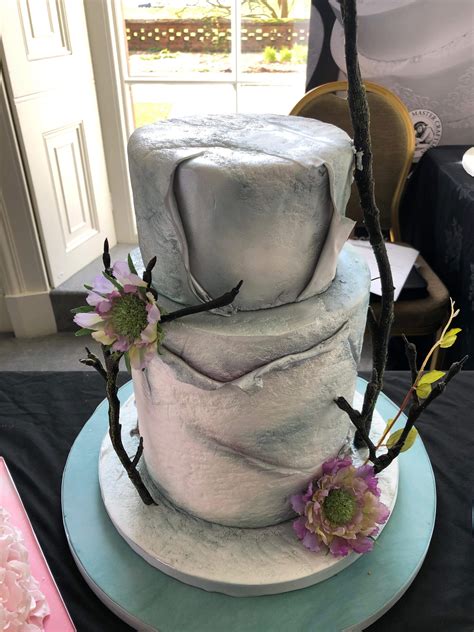 During popular weekends we often reach maximum order capacity. Wedding Cake photos