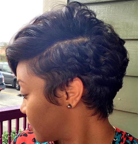 While the natural hair movement is gaining popularity, many women of color are just at the start of the journey to short natural hairstyles with a twist. 60 Great Short Hairstyles for Black Women | Chic short ...