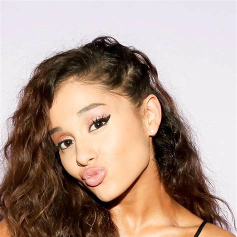 Top 104 Pictures Does Ariana Grande Have Curly Hair Latest