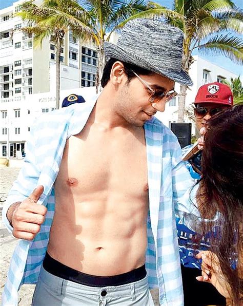 Sidharth Malhotra Flaunts His Sexy Abs On Sets Of Reloaded In Miami