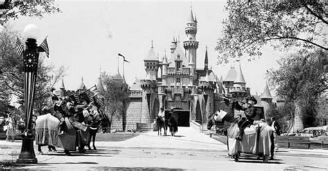 20 Fascinating Photos From Disneylands Opening Day