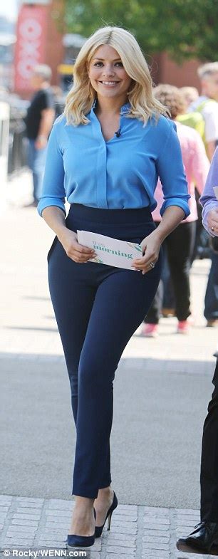 This Mornings Holly Willoughby Shows Off Her Derriere In Trousers Before Devouring A Burger