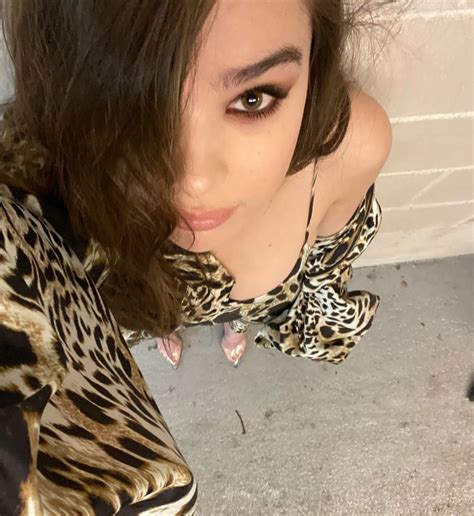 Hailee Steinfeld Asking For You To Cum On Her Face Nudes By Starkiller