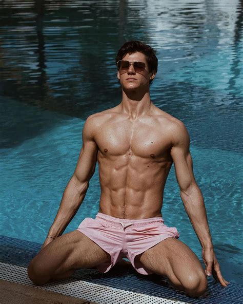 Hungarian Male Model Ethan O Pry Looks Soaring After Changing Hairstyle INEWS