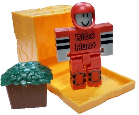 Roblox Series 5 Blox Hunt Seeker Mini Figure With Gold Cube And Online