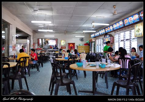 You get to choose from 2 sauces. Ipoh Mali Photography: Ampang Yong Tau Foo （安邦酿豆腐）