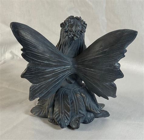 Ob für junge oder mädchen, für jedes kind ist der passende teppich im angebot. Sitzende Elfe als Gartenskulptur/Steinfigur, Bronzeoptik ...